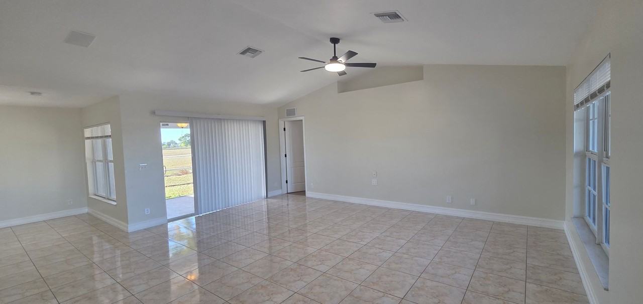 1214 Northeast 18th Place - Photo 2 of 23