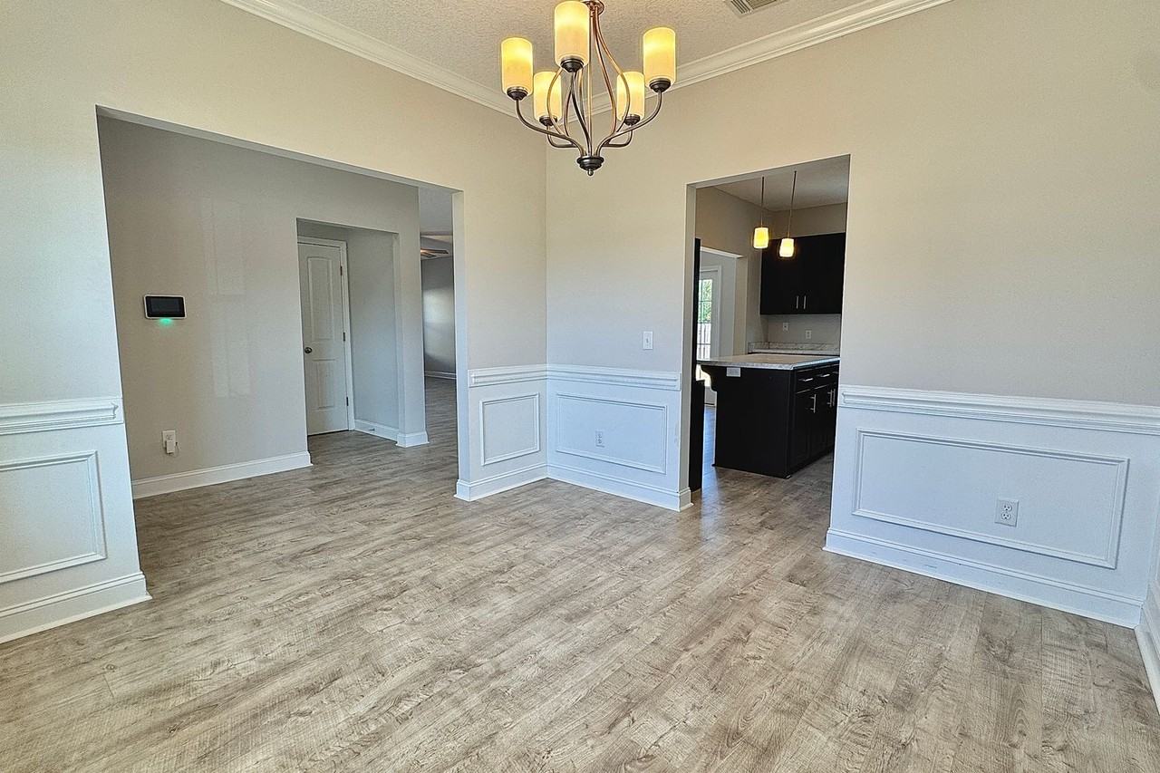 190 Thorp Cir - Photo 4 of 41