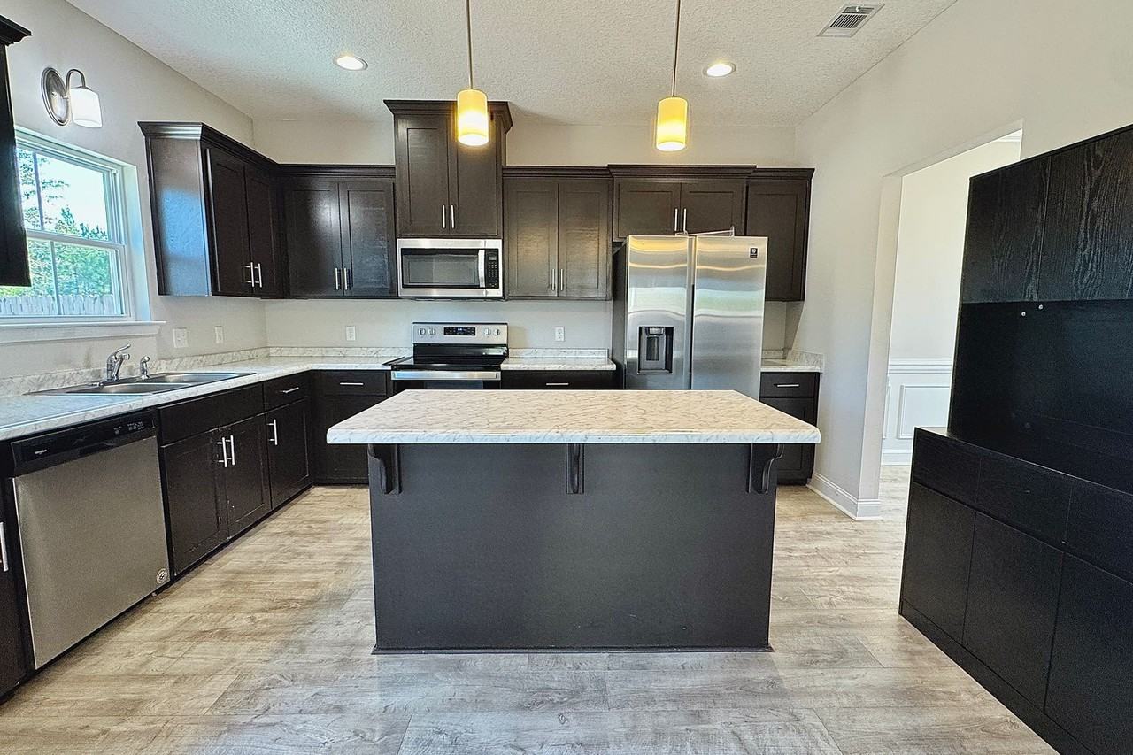 190 Thorp Cir - Photo 6 of 41