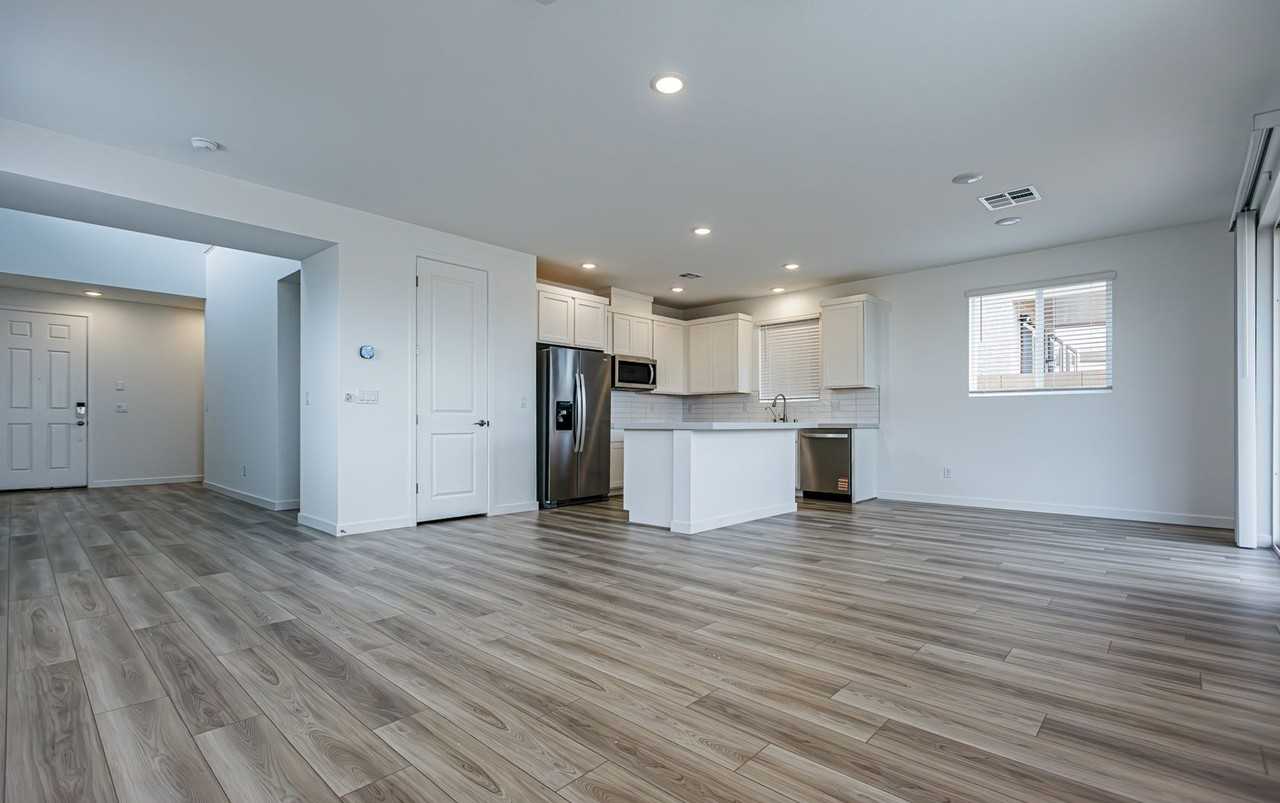 8526 West Agate Avenue - Photo 7 of 36