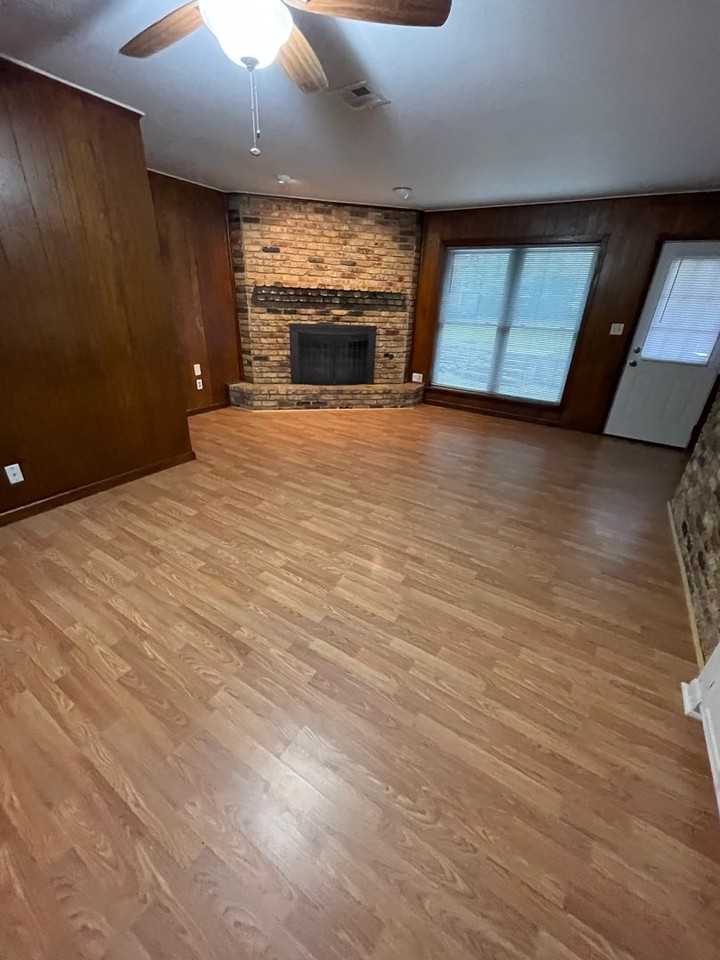 106 Hickory Hollow Drive - Photo 2 of 10