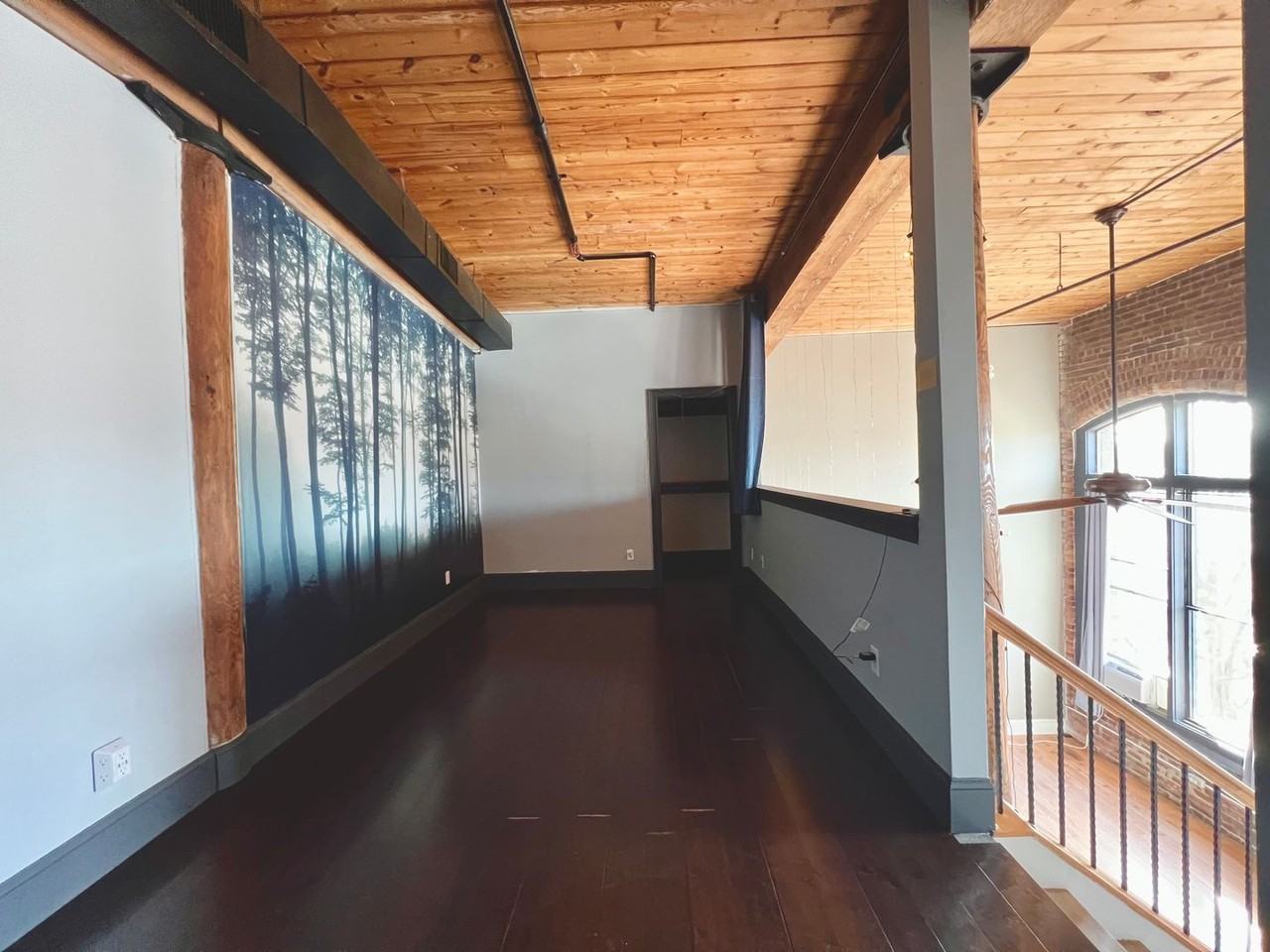 201 S Hoskins Rd - Photo 7 of 17