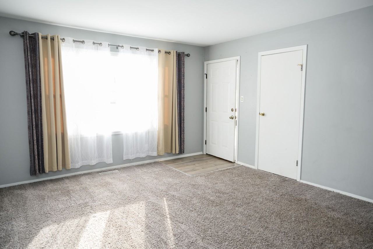 5266 Plaza Avenue - Photo 2 of 18
