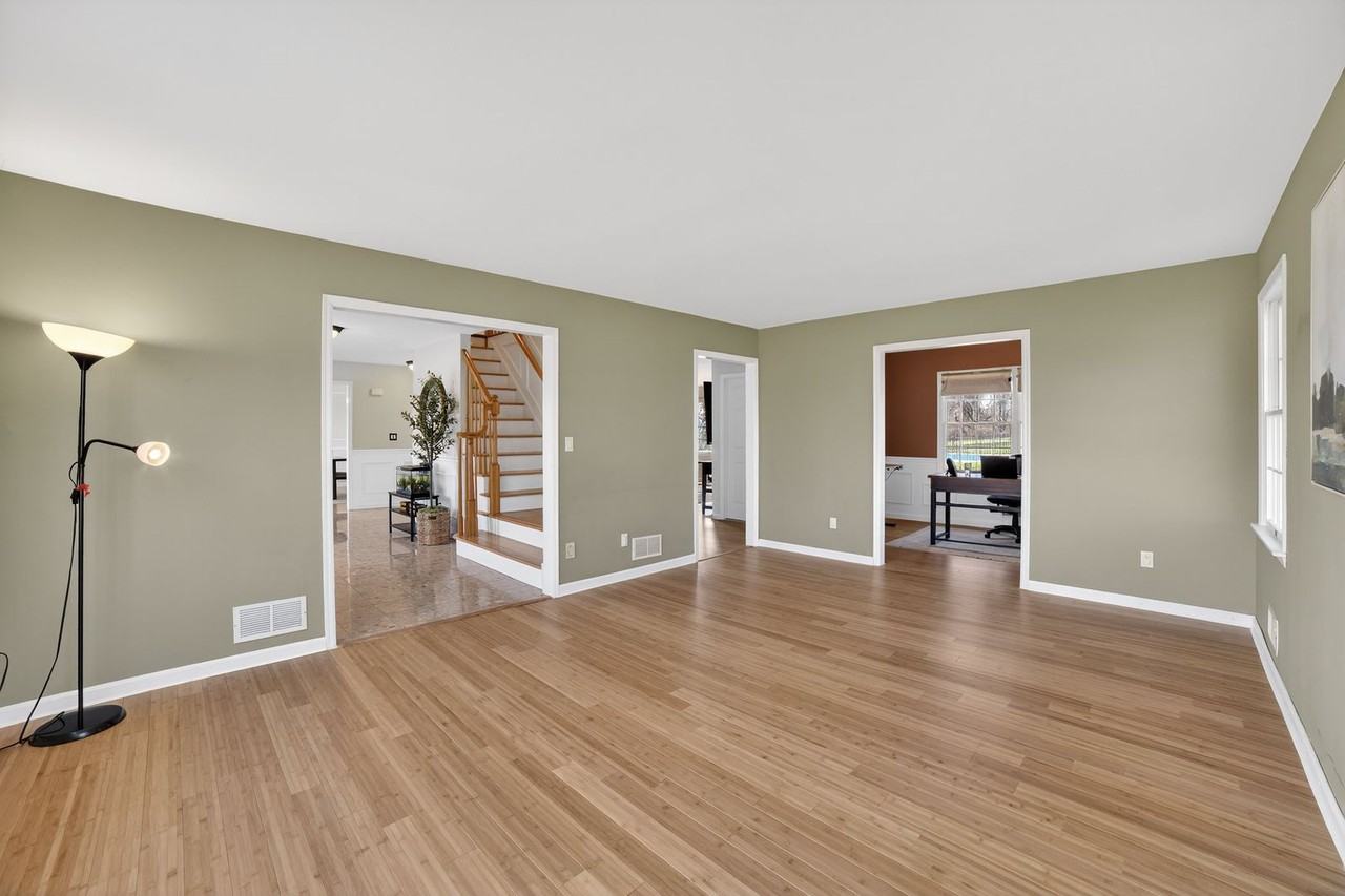 7 Sun Valley Way - Photo 3 of 22