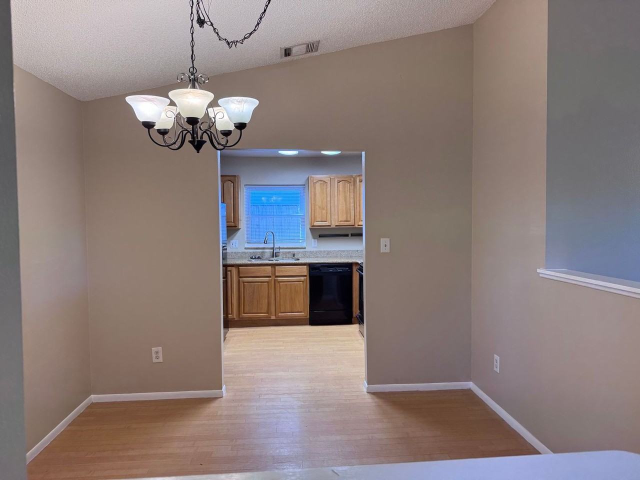 1135 Covington St - Photo 5 of 22