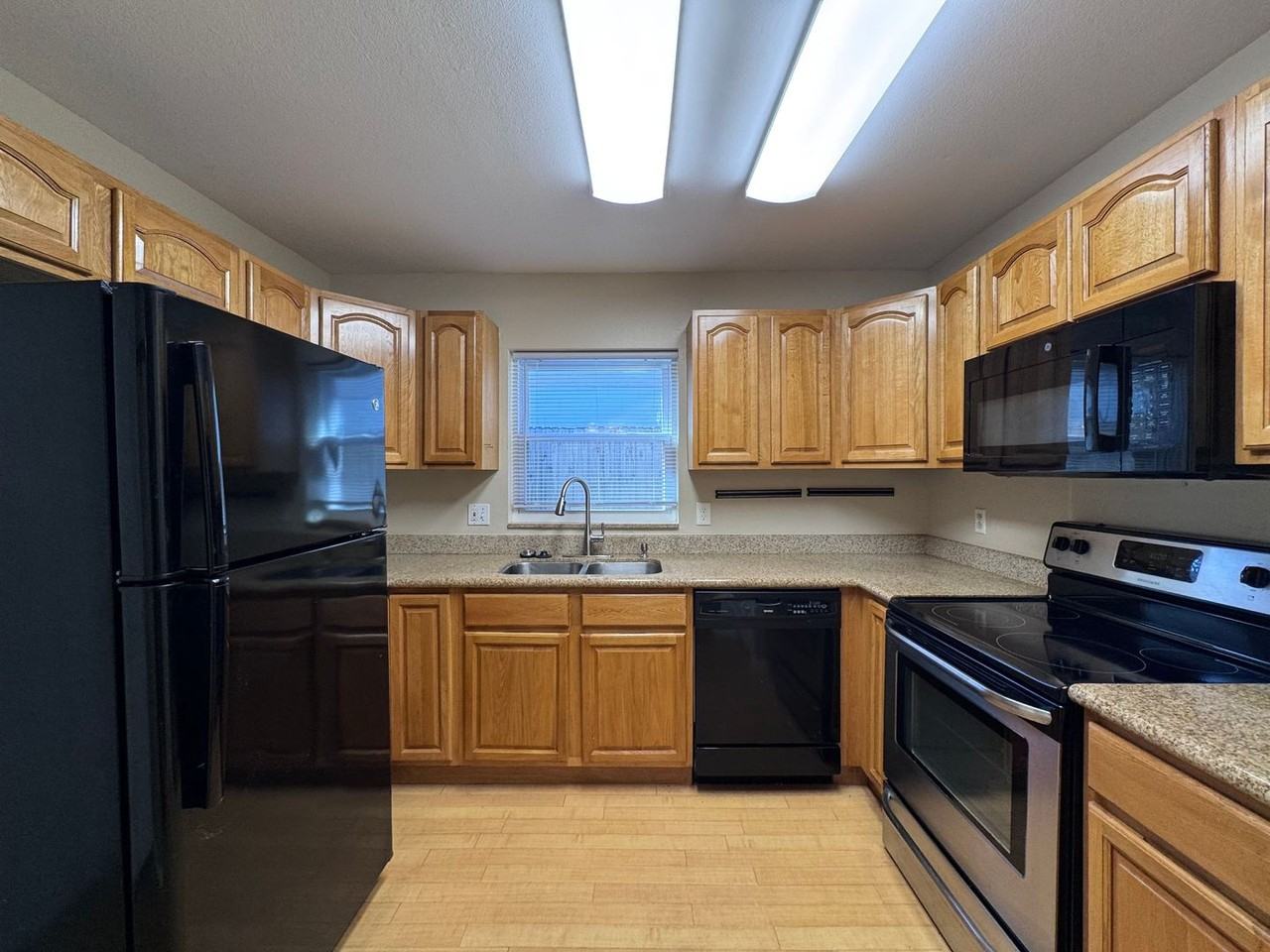 1135 Covington St - Photo 6 of 22
