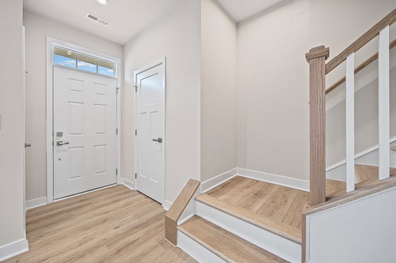 332 Cramerton Mills Pkwy - Photo 3 of 33
