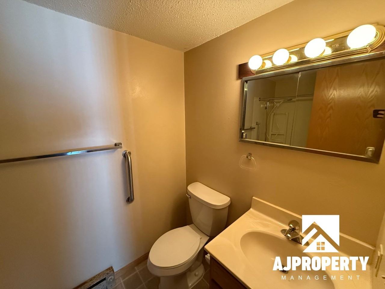 812 Canyon Avenue - Photo 7 of 8