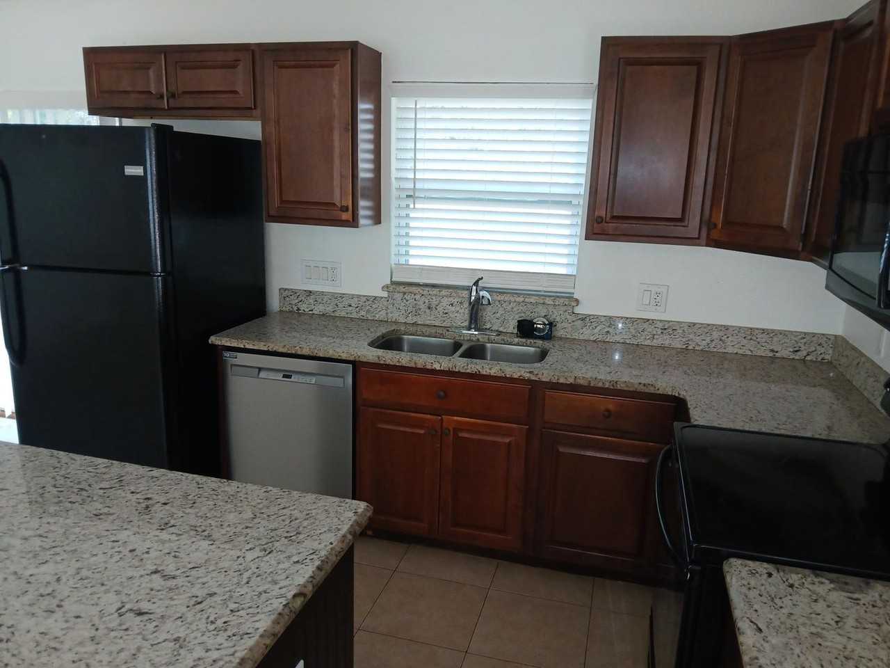 574 Autumn Dr - Photo 7 of 11