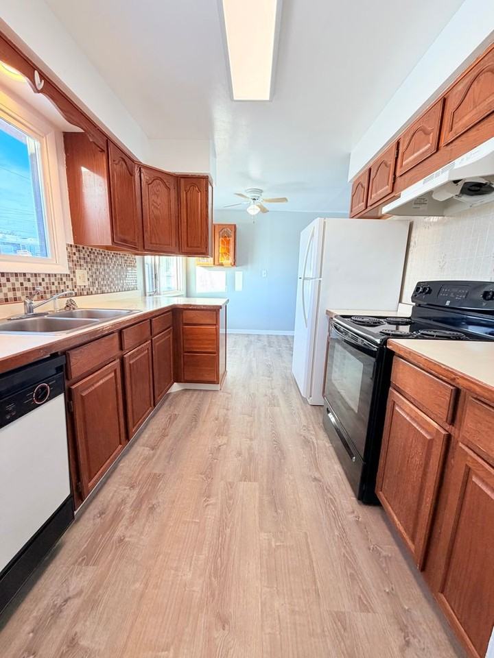 821 47th Street South - Photo 6 of 16