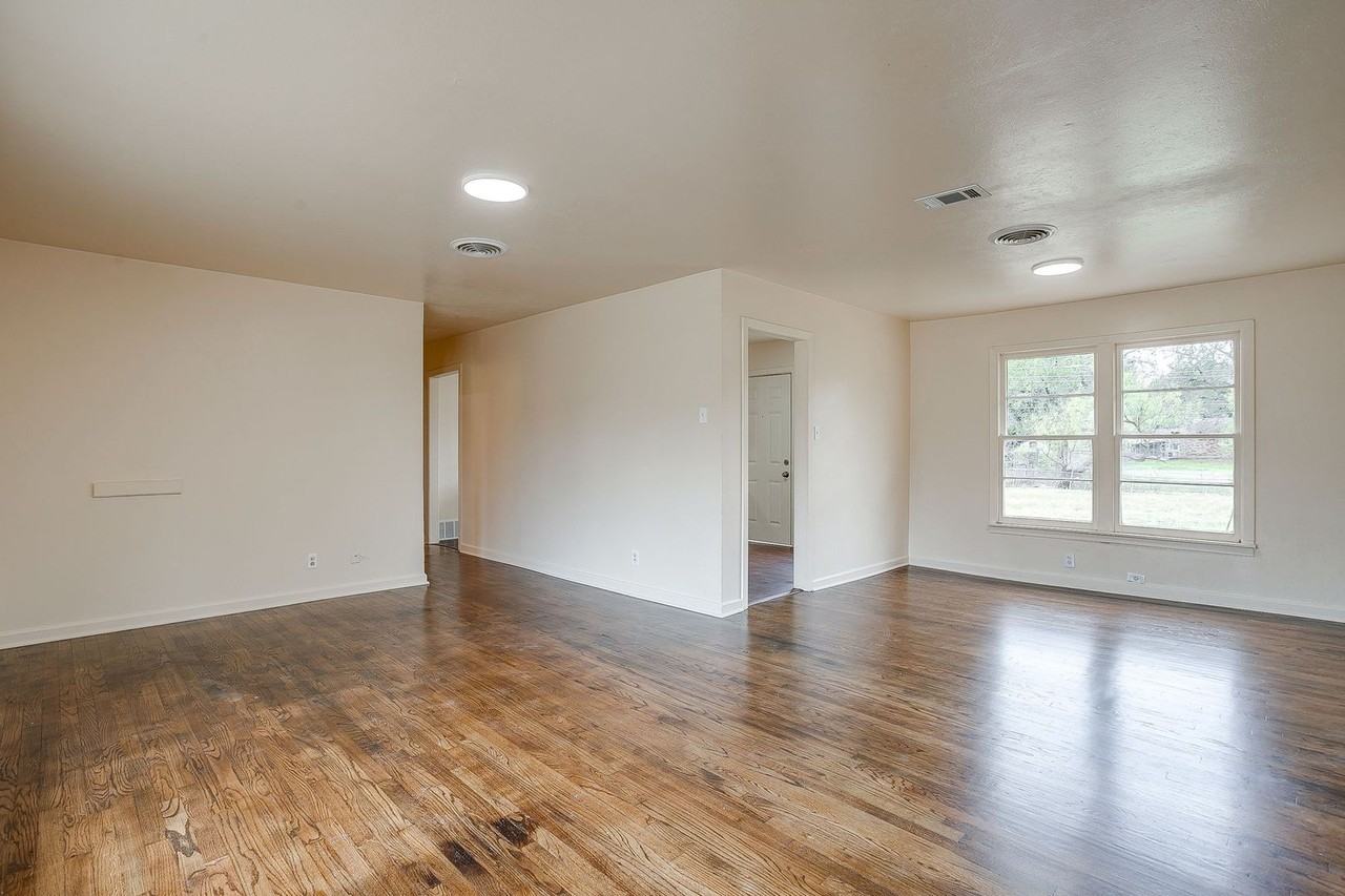 4315 Mackey Dr - Photo 5 of 20