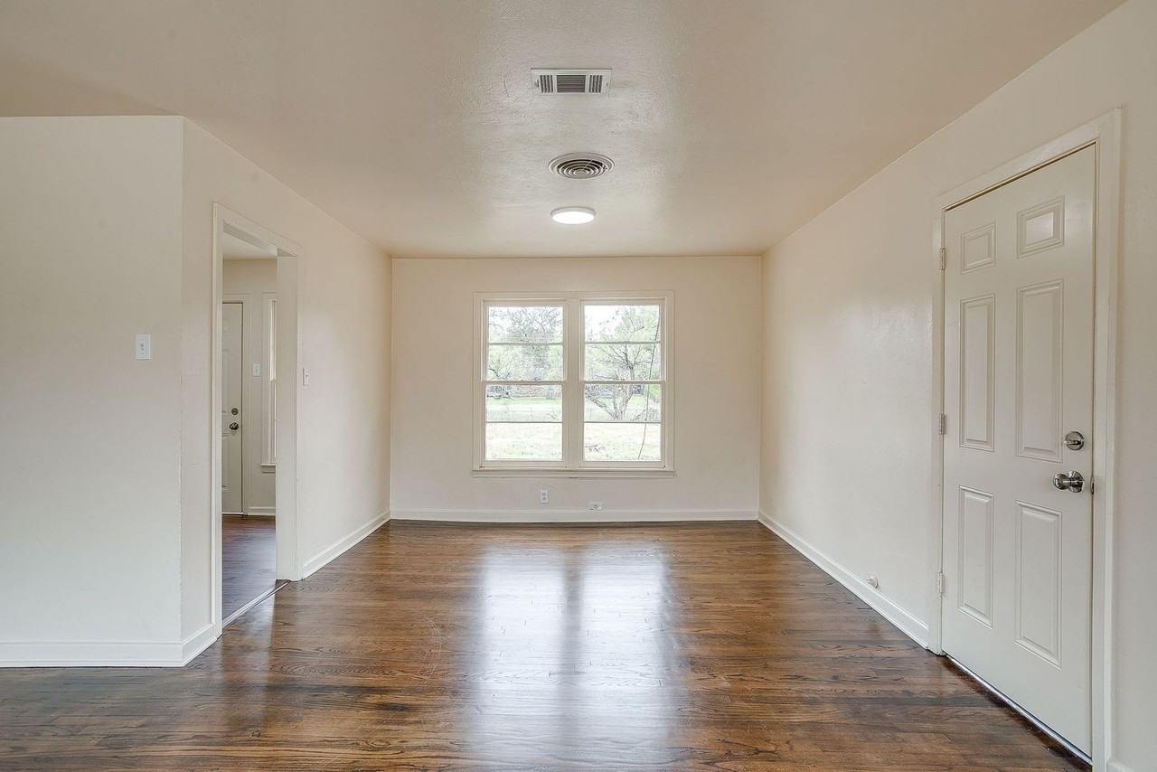 4315 Mackey Dr - Photo 6 of 20