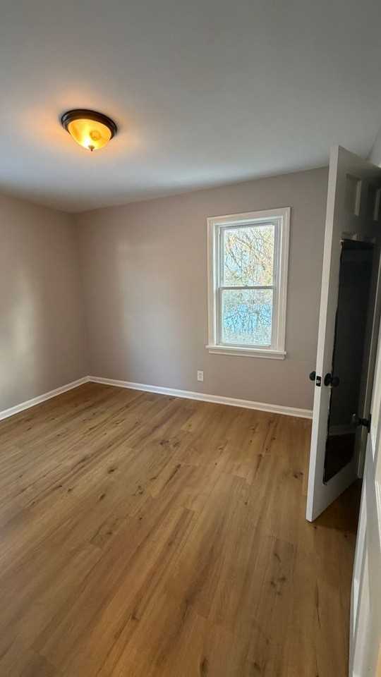 4195 Lyons Ave - Photo 5 of 21