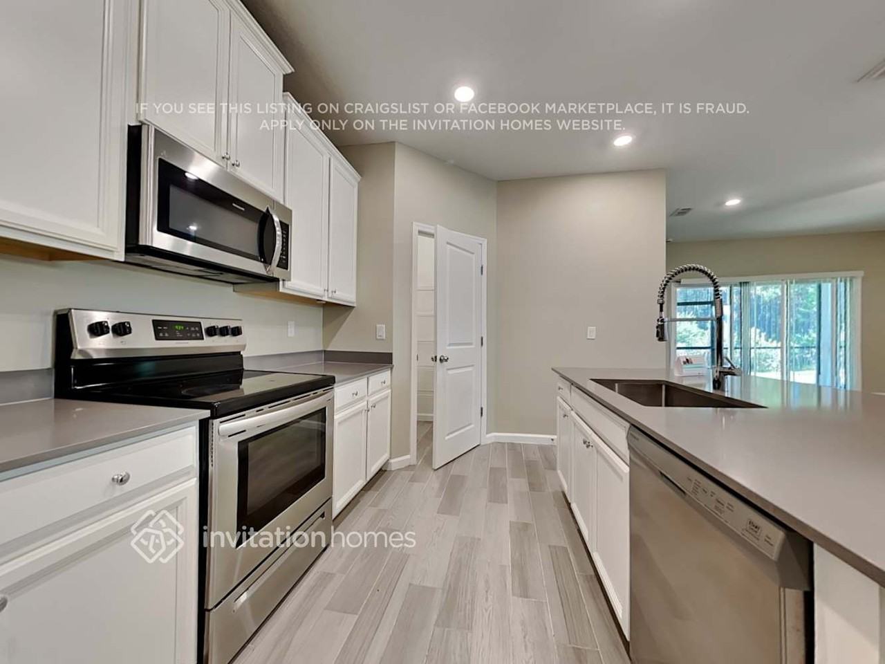 9902 Lemon Grass Lane - Photo 7 of 24