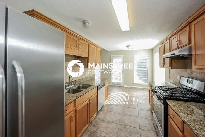 6555 Creekview Ct - Photo 4 of 17