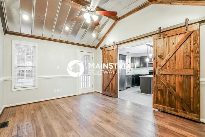 241 Sommerset Dr - Photo 4 of 16