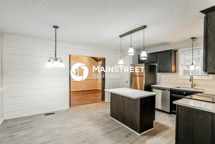 241 Sommerset Dr - Photo 5 of 16