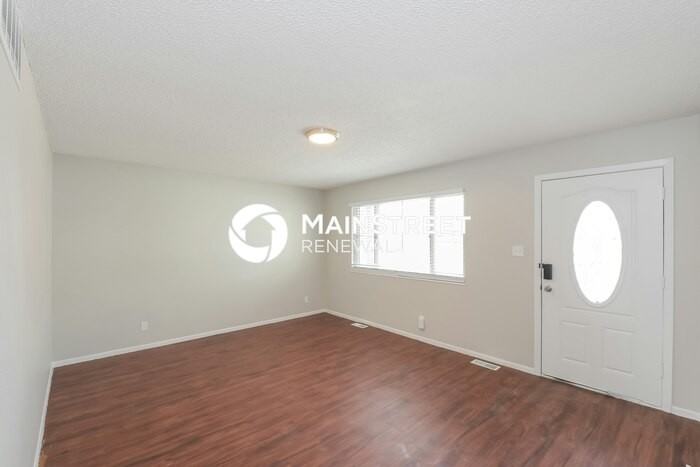 5522 Carson St - Photo 4 of 17