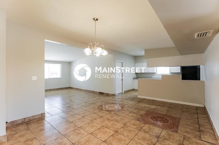 3816 W Townley Ave - Photo 2 of 16