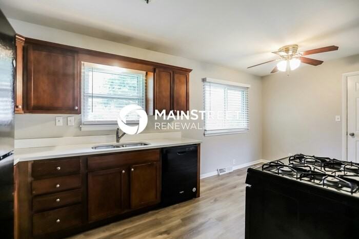 11302 Norton Ave - Photo 5 of 17