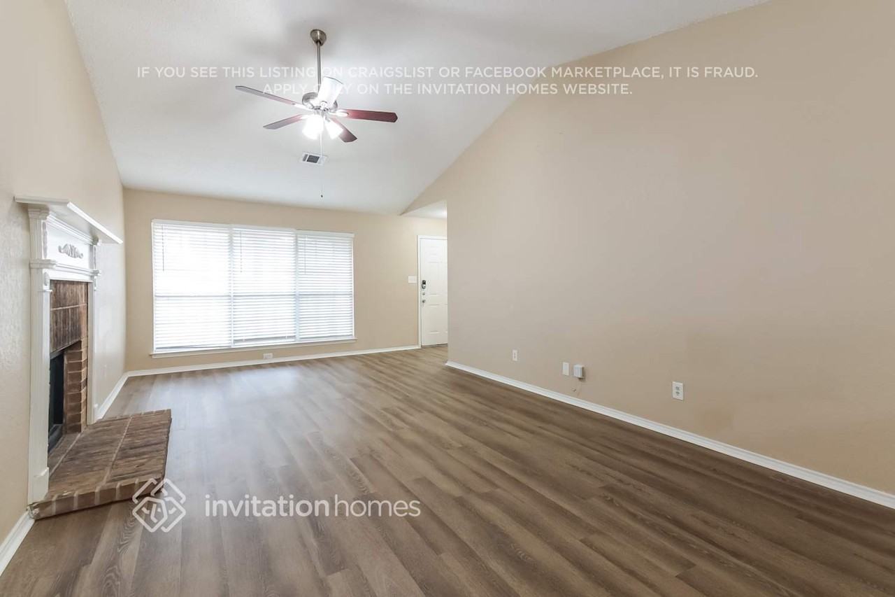 4136 Hathaway Dr - Photo 6 of 17