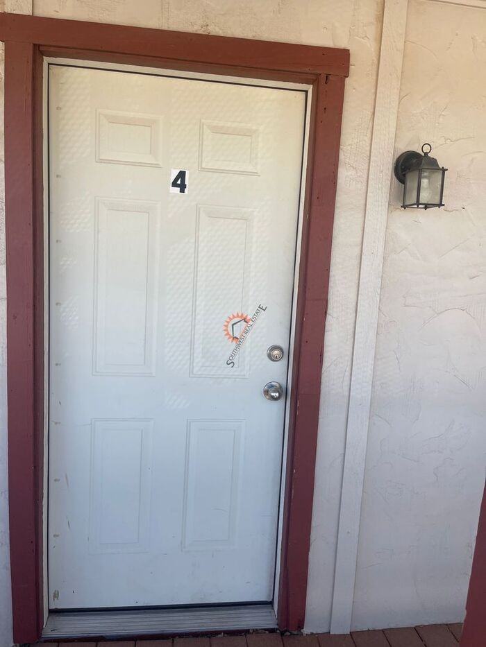 605 West Commercial Street #4 - Photo 2 of 11