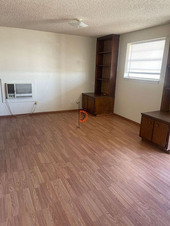 605 West Commercial Street #4 - Photo 3 of 11