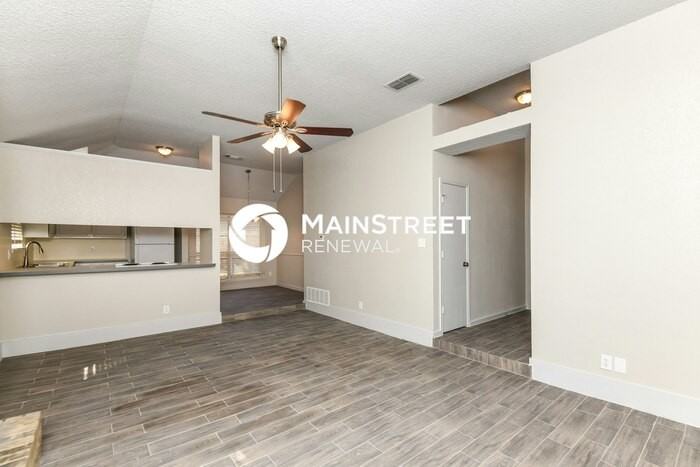 914 Pierce Arrow Drive - Photo 2 of 16