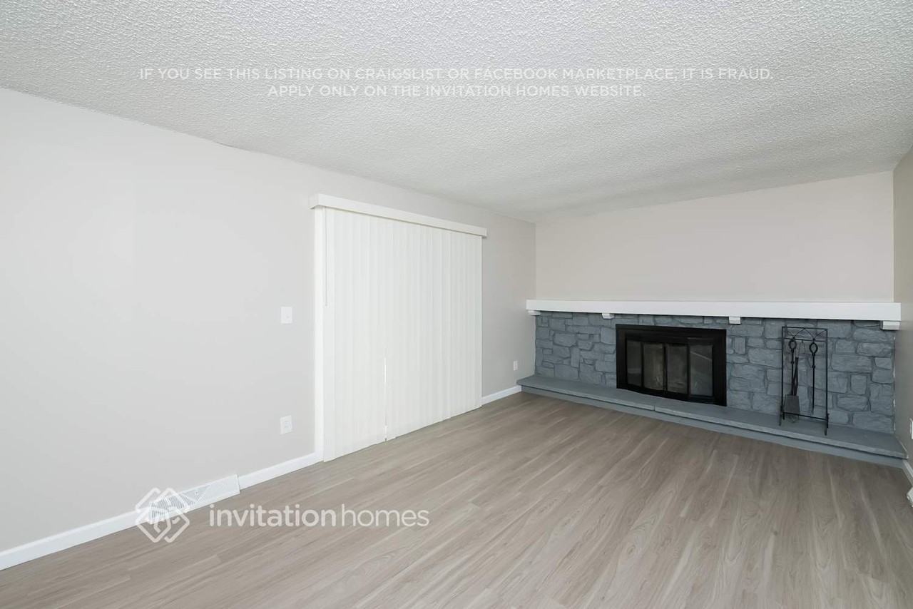 10439 Iris Way - Photo 2 of 18