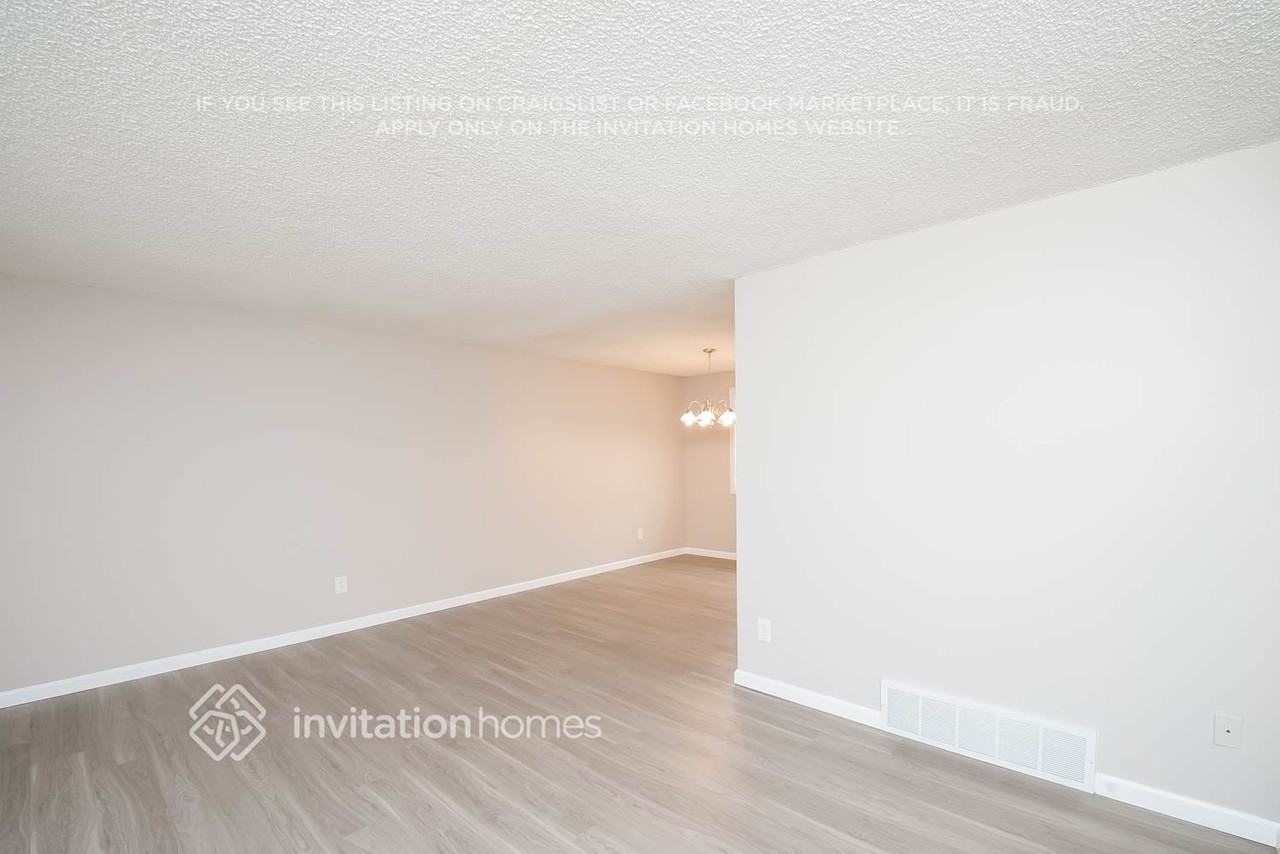 10439 Iris Way - Photo 3 of 18