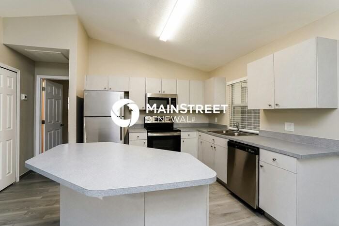 126 Se 7th St - Photo 4 of 16