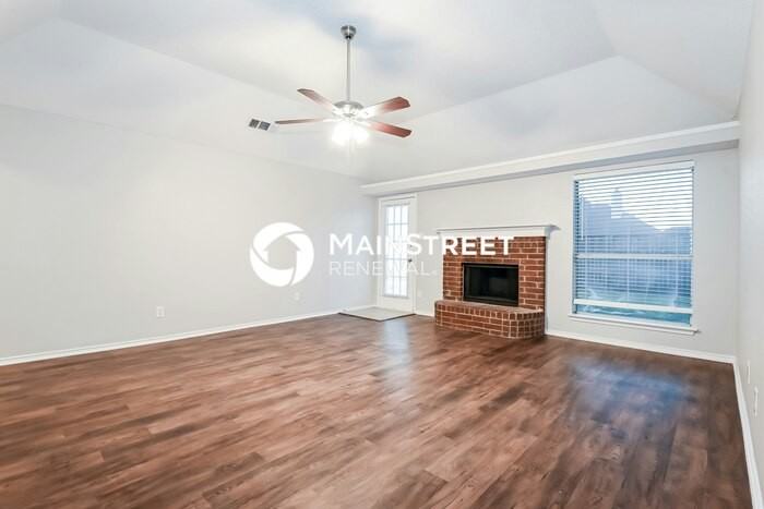 1320 Greenfield Dr - Photo 2 of 16