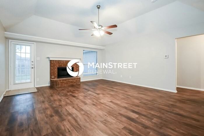 1320 Greenfield Dr - Photo 3 of 16