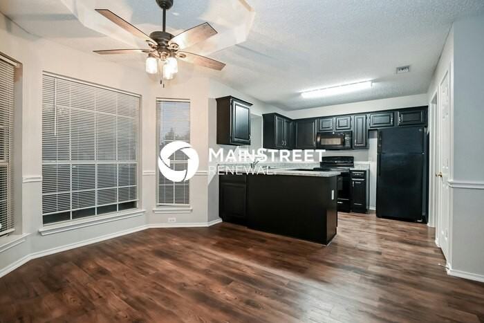 1320 Greenfield Dr - Photo 4 of 16