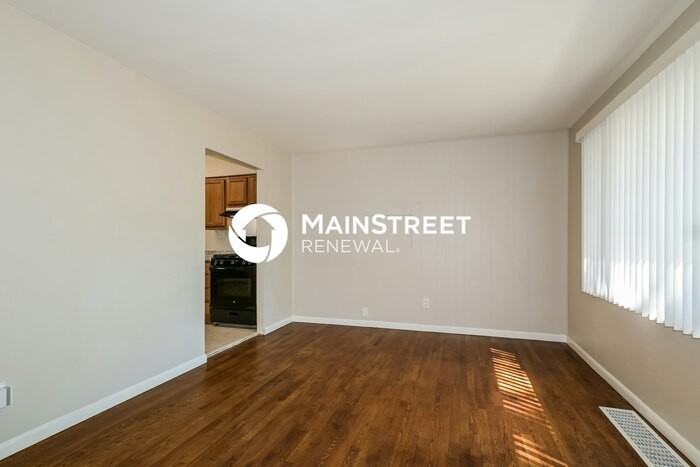 10117 Crown Point Dr - Photo 3 of 17