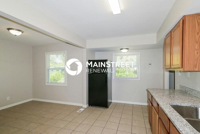 10117 Crown Point Dr - Photo 5 of 17