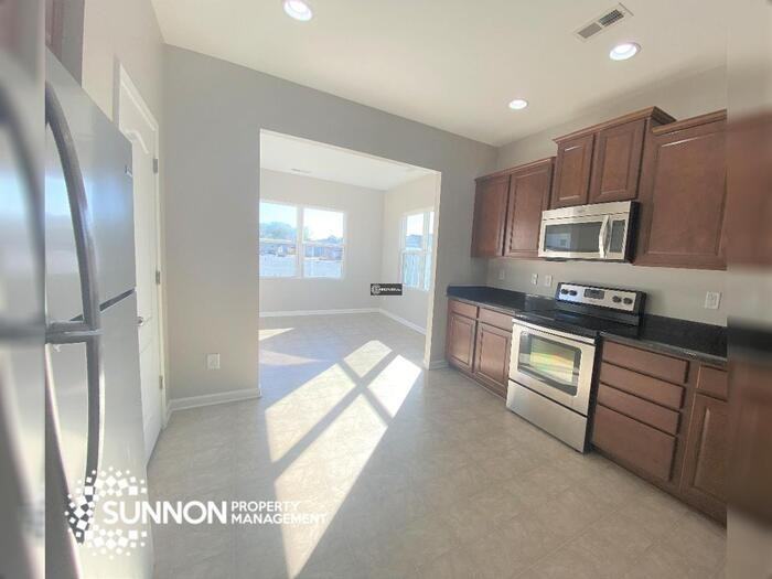 4002 Singletree Lane - Photo 7 of 37