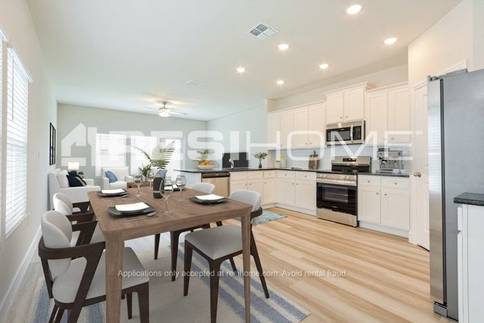 5234 Inglewood Dr - Photo 4 of 17