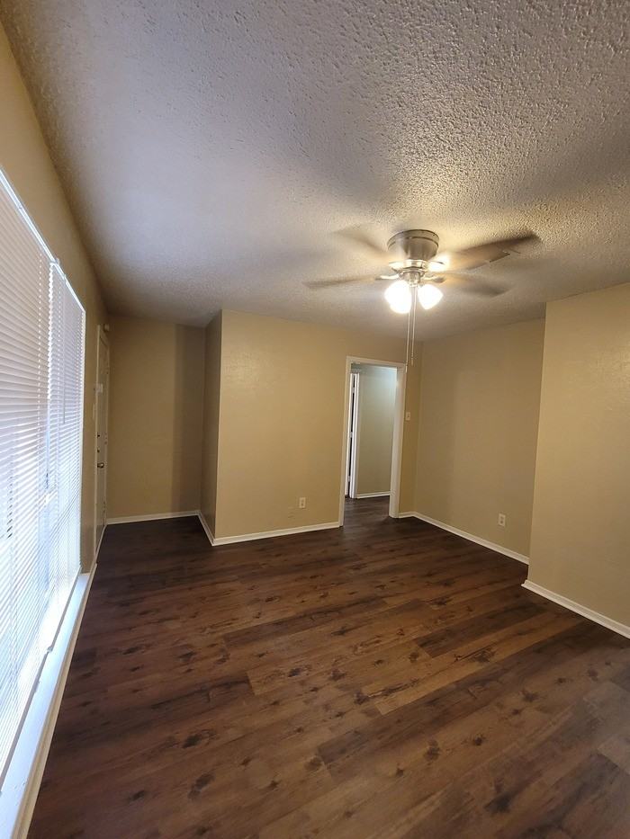 324 Rita Dr - Photo 3 of 6