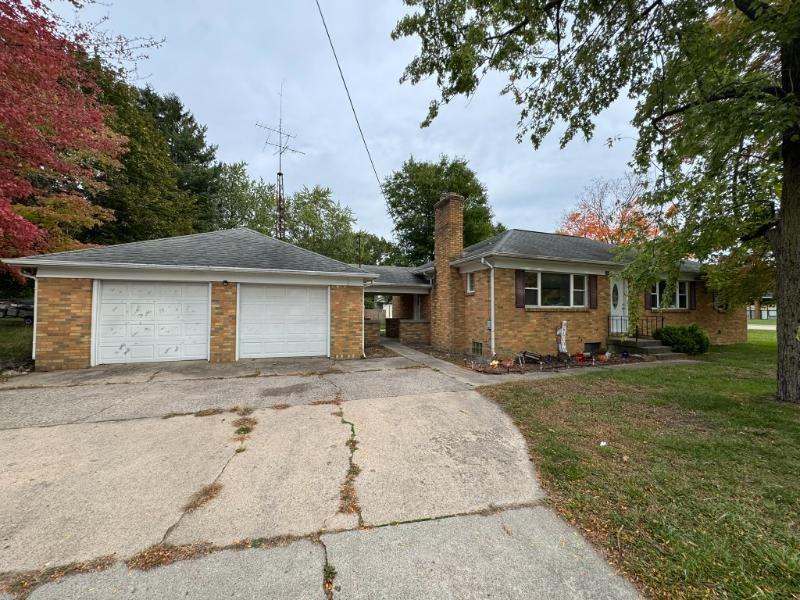 2812 Fuller Ave Ne - Photo 2 of 20