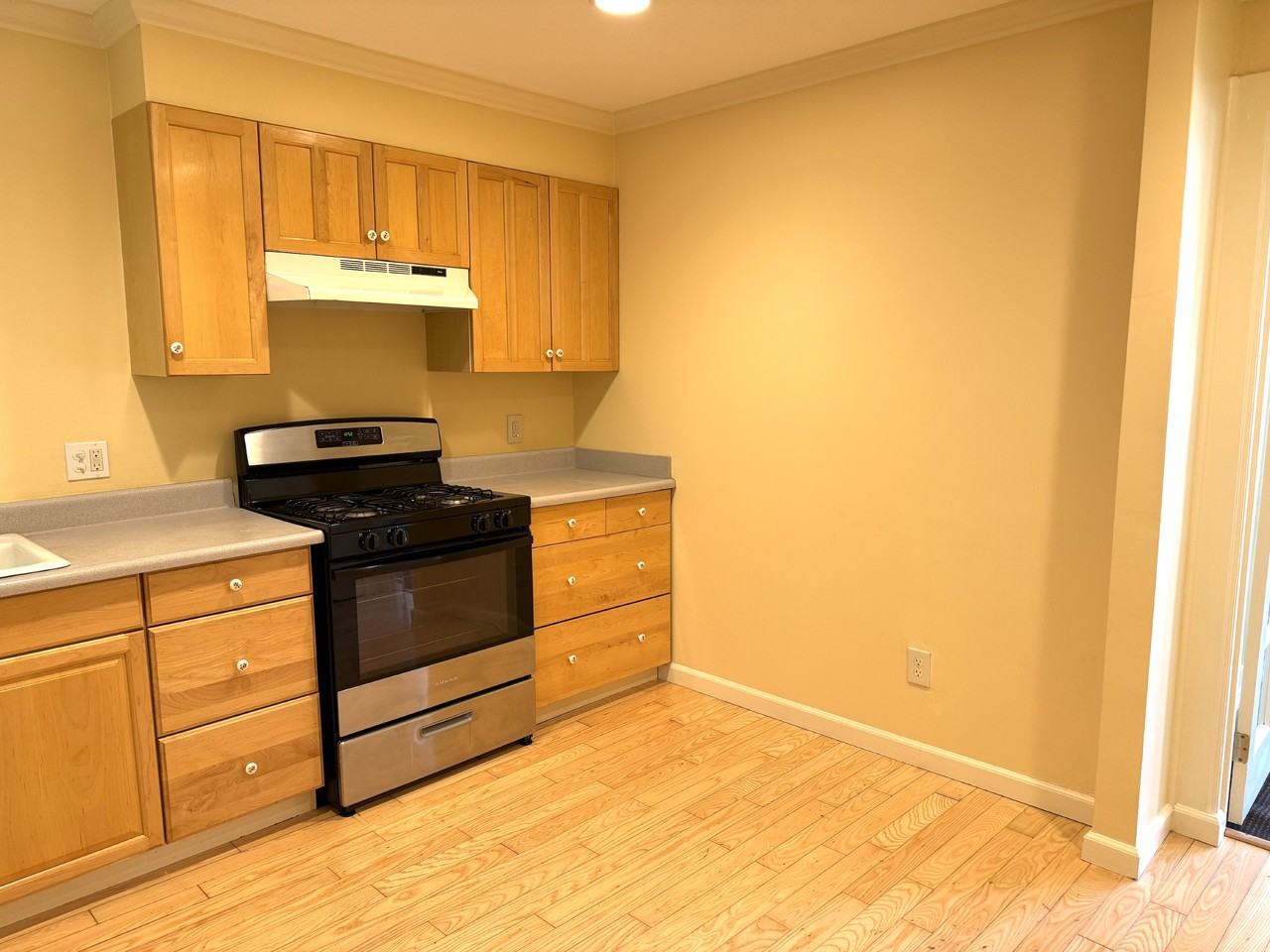 524 Georgia St #205 - Photo 5 of 14