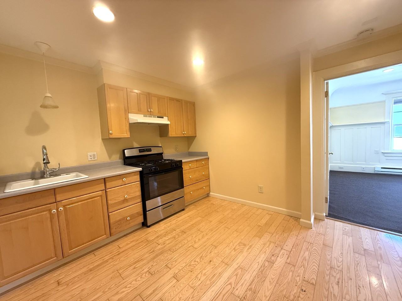 524 Georgia St #205 - Photo 6 of 14