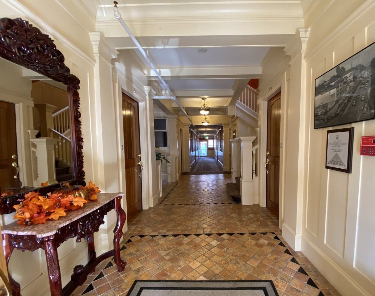 524 Georgia St #205 - Photo 3 of 16