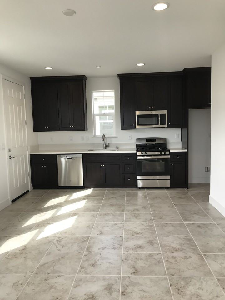 2700 Boardwalk Ave - Photo 3 of 19