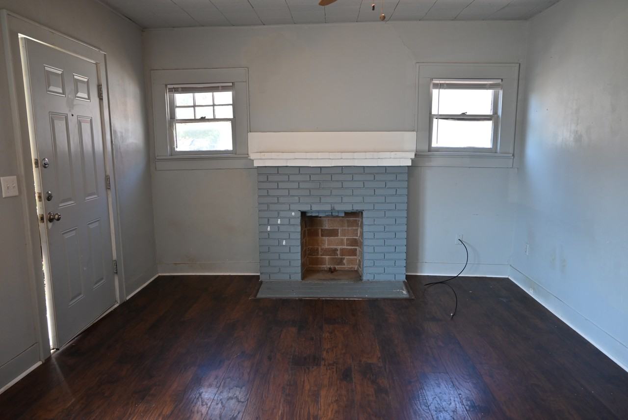 1818 Collins Ave #1-2 - Photo 3 of 15