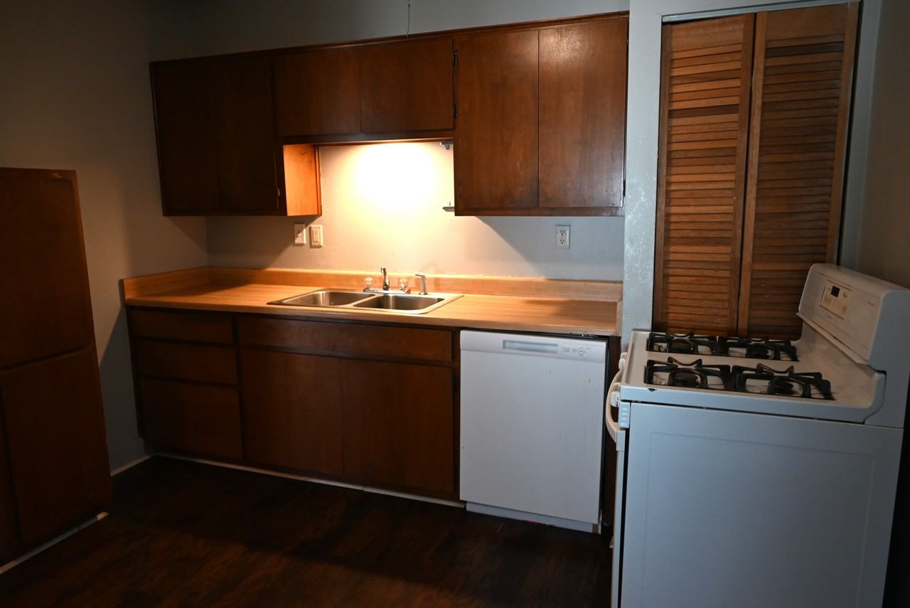 1818 Collins Ave #1-2 - Photo 5 of 15