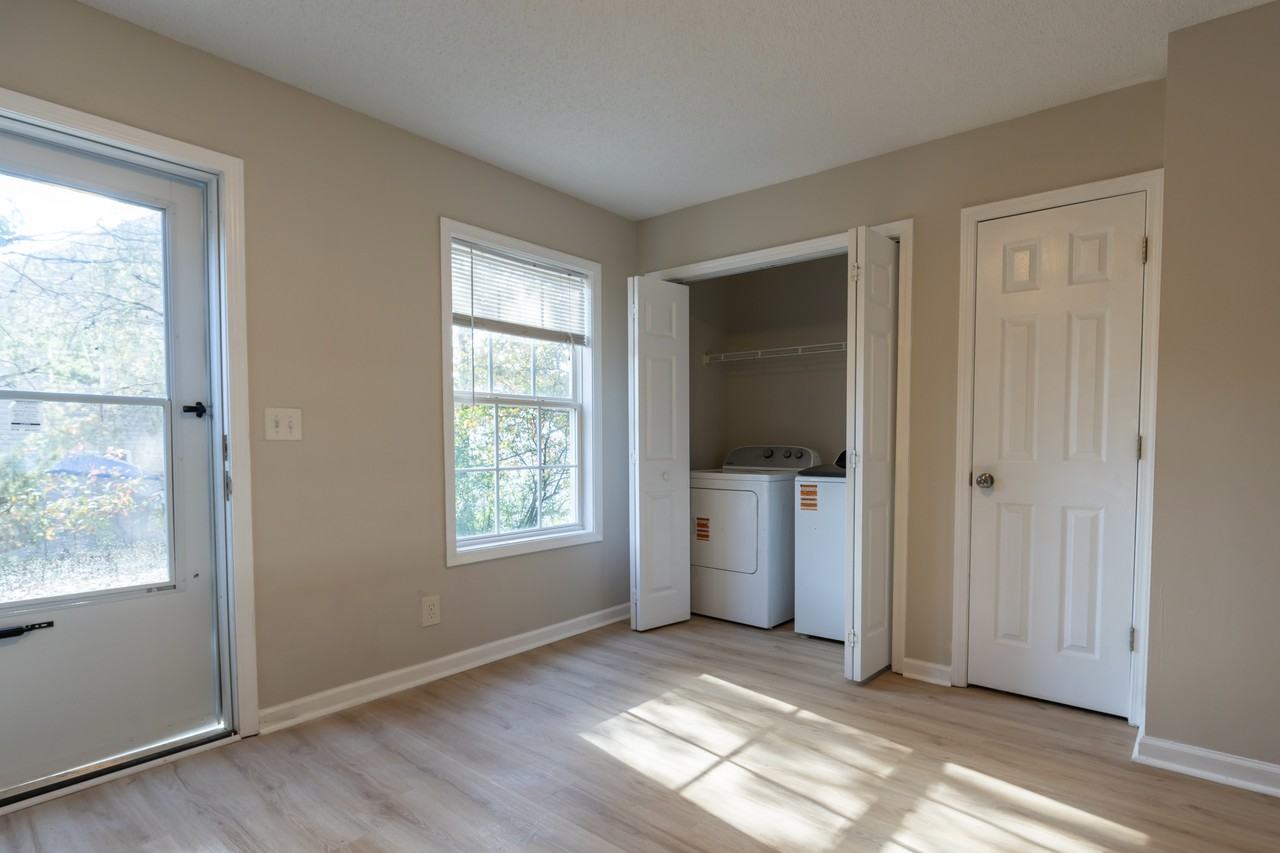 225 Springfield Cir #B - Photo 3 of 9