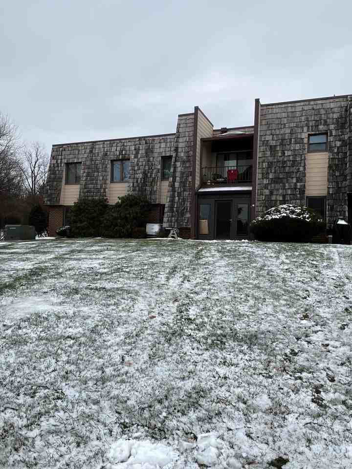 977 Village Round - Photo 2 of 12