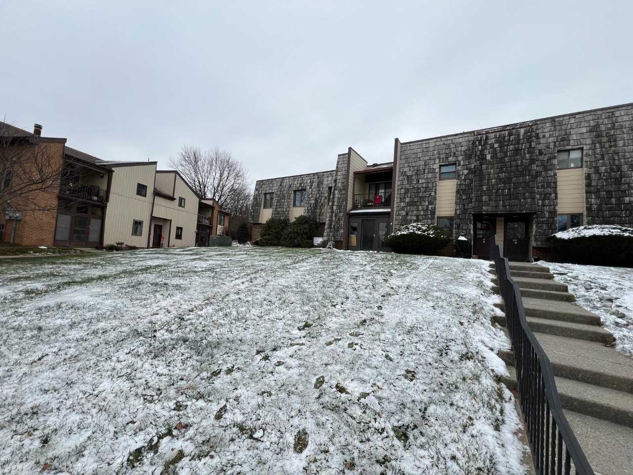 977 Village Round - Photo 3 of 12