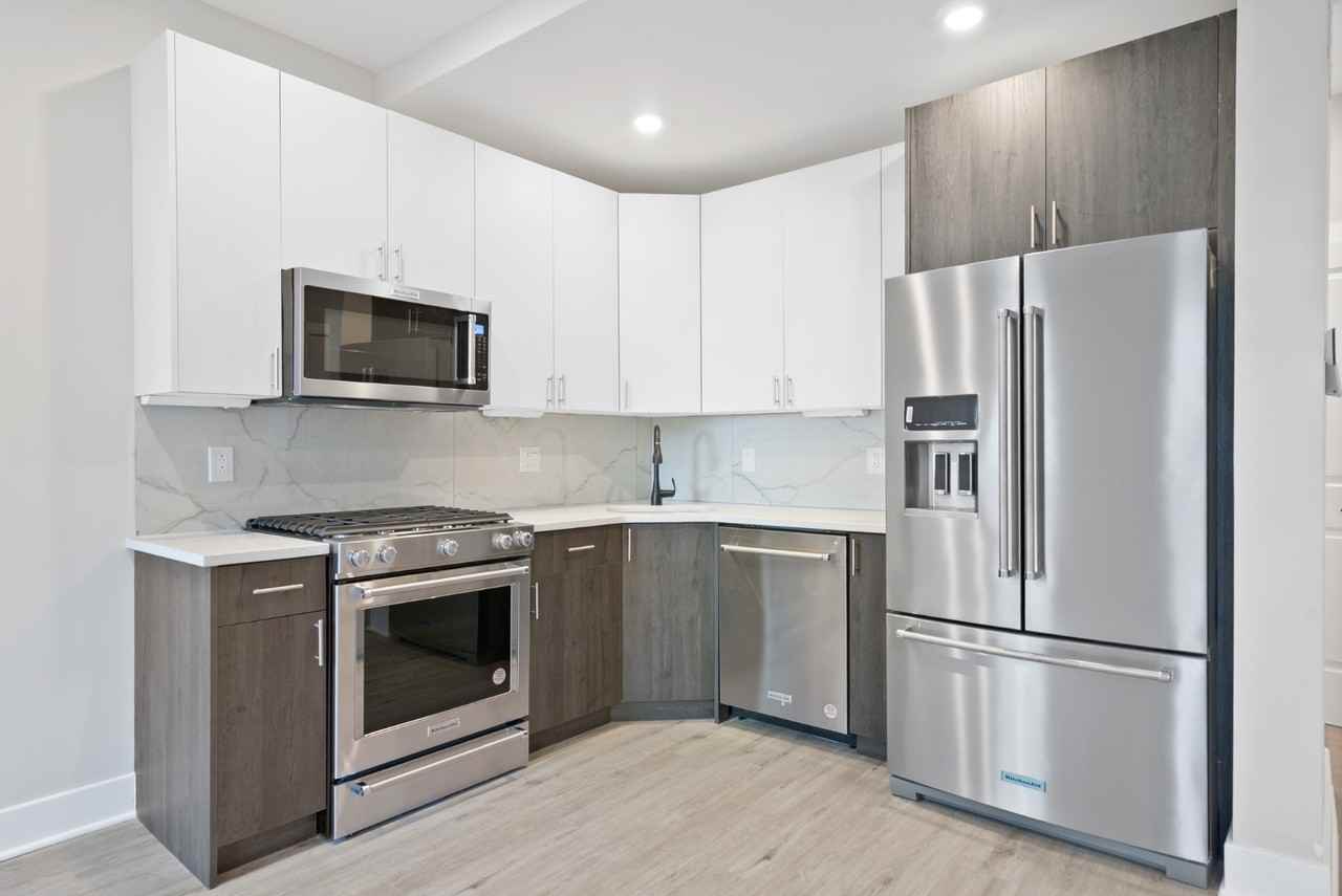 408-10 N Front St - Photo 3 of 32